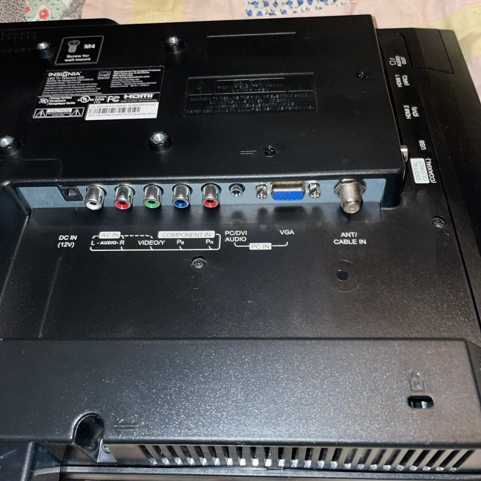 Insignia 19" LED TV NS-19E310NA15  Monitor HDMI USB  - Image 3 of 4