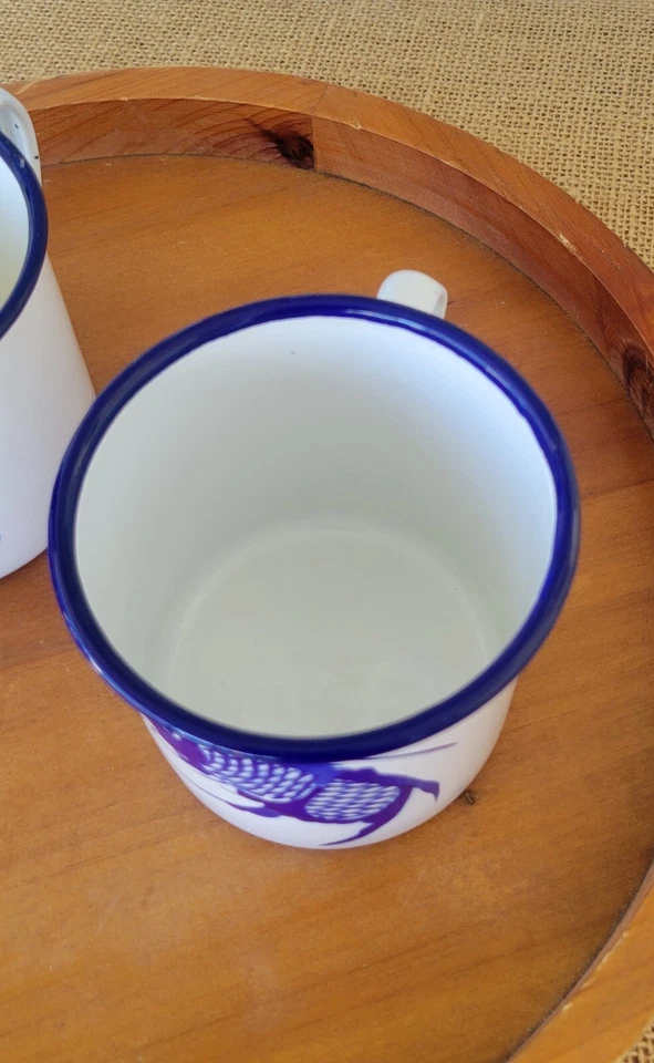 Tazas esmaltadas de colección, dos tazas esmaltadas marca Goldfish blancas con pescado Koi azul cobalto Foto 2 de 4