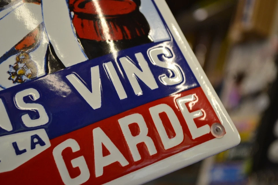 Plaque émaillée LES BONS VINS DE LA VIEILLE GARDE  enamel sign enamelsign - Photo 4/4
