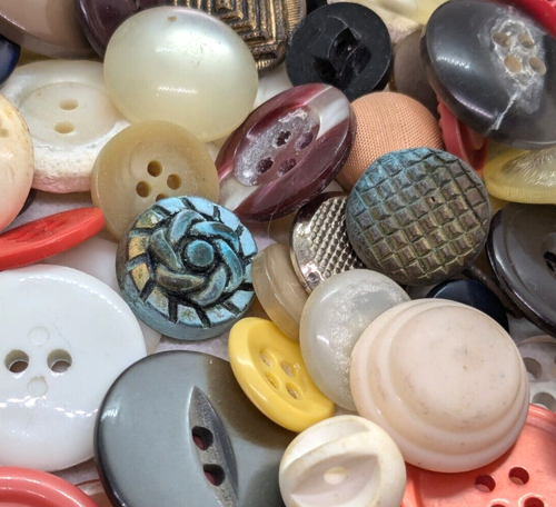 Lot Vintage Buttons Various Sizes, Colors & Designs for Sewing, Jewelry & Craft - Picture 15 of 19