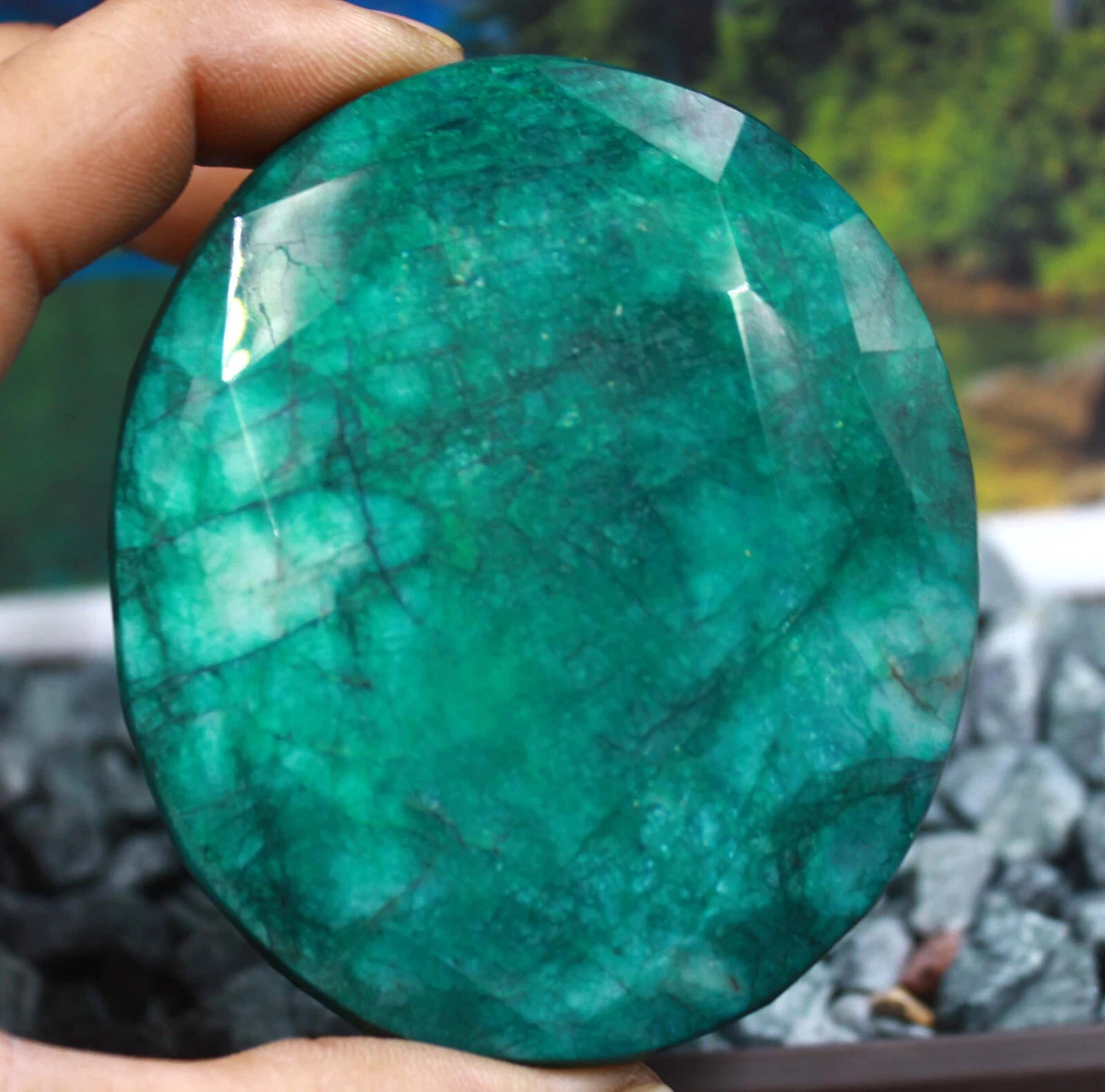 Emerald gemstone for sale outlet