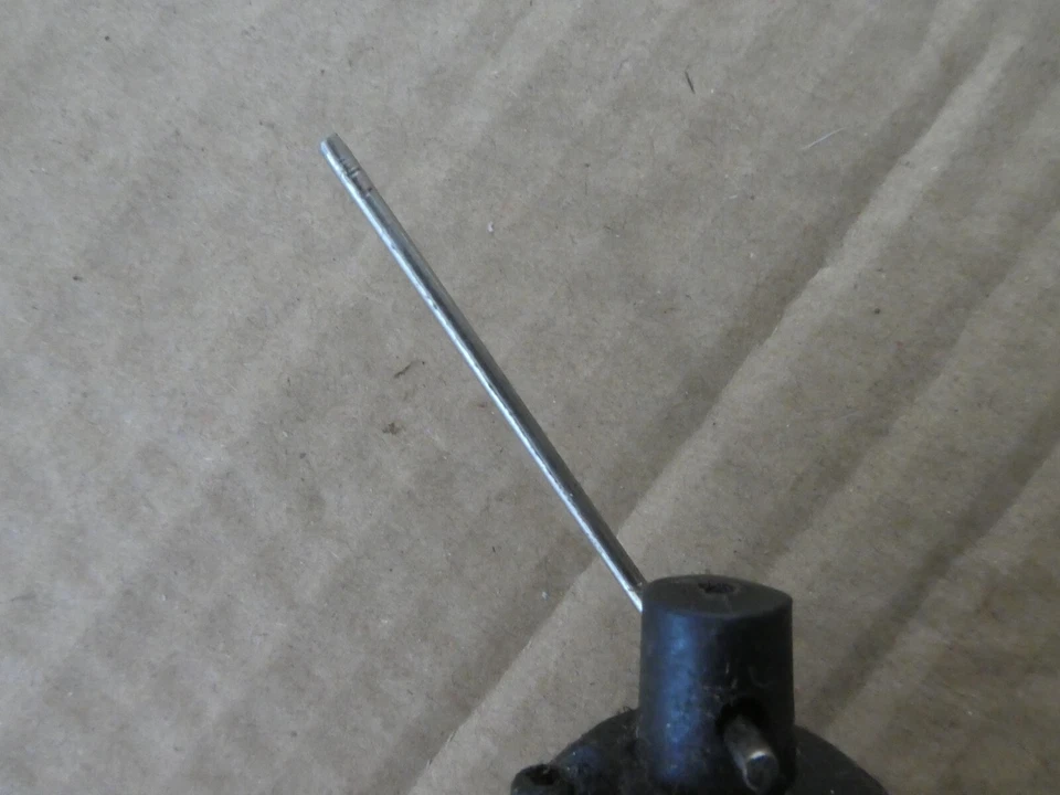 HPI RS3 RADIO CONTROLLED NITRO CAR 1/10 SCALE PLASTIC EXHAUST PIPE WITH MOUNT - Image 3 of 4