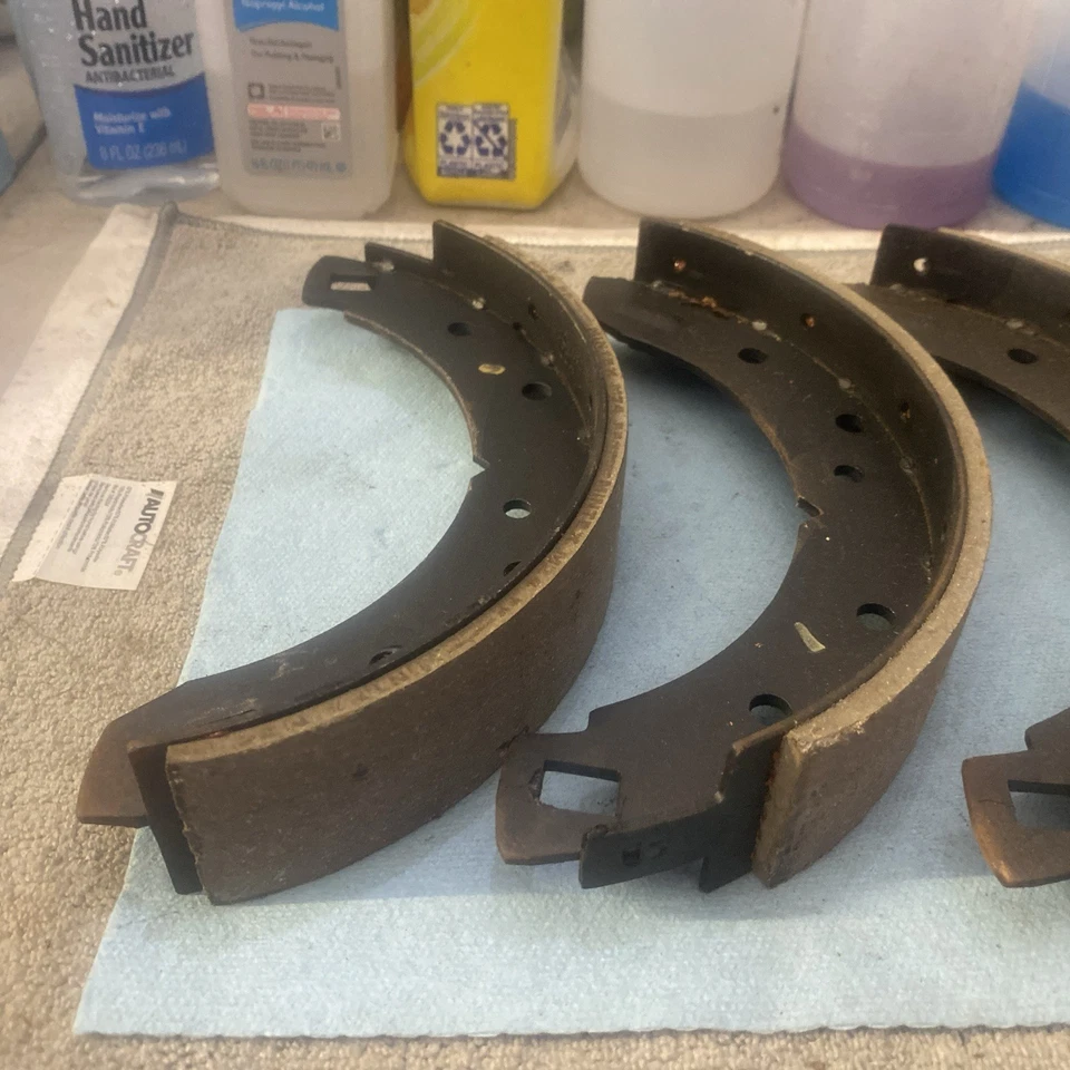 1954 - 76 Triumph TR3 TR3A B TR4 TR6 NEW rear brake shoes set NO Box  - Image 2 of 4