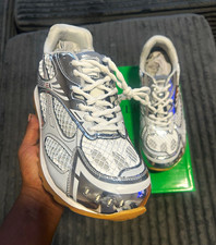 Bottega Veneta Men s Size 11 Silver/White Athletic Sneakers