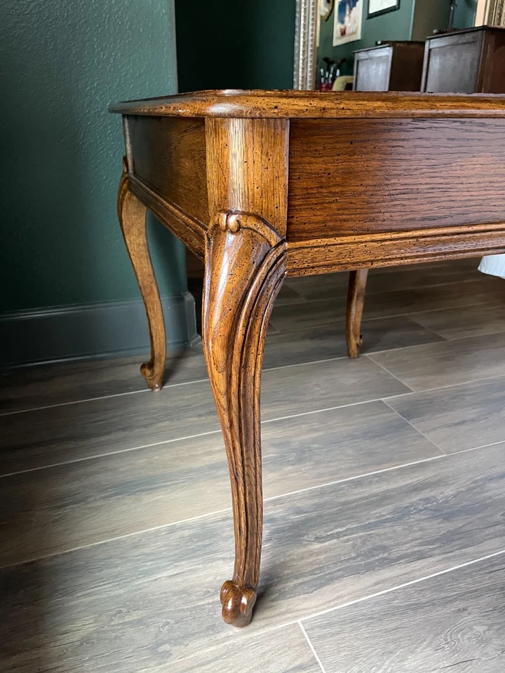 Mesa auxiliar Century Furniture Burlwood | Cajón de cola de milano de madera maciza vintage Foto 4 de 4