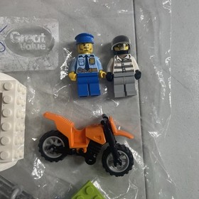 Lego Juniors 10735 Police Truck Chase w/ 2 Minifigures **Complete - No Booklet**