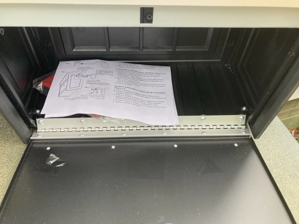 Gibraltar Industries Urban Series Wall-Mount Mailbox Locking w/Keys Black w/Flag - Image 4 of 4