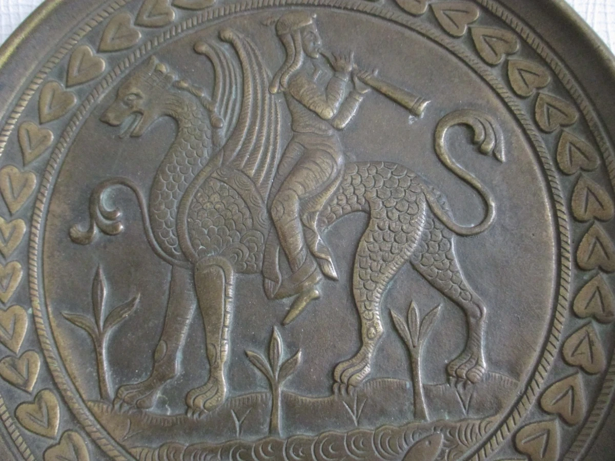 schöner Greifenreiter Greif Wandteller Bild Relief Bronze ?