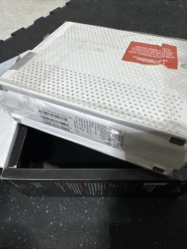 MODEM ROUTER ARRIS Tabla de Surf SBG6782 AC1800M 2.4/5.0 GHz Doble Banda Foto 3 de 4