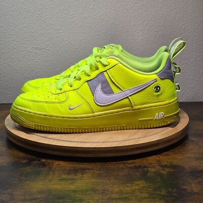nike utility neon
