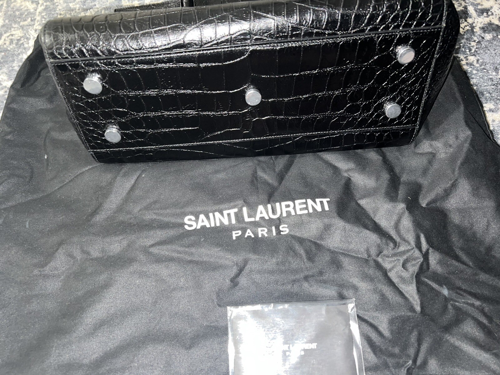 Borsa a tracolla Saint Laurent Sac de Jour oro hardware nano pelle nera