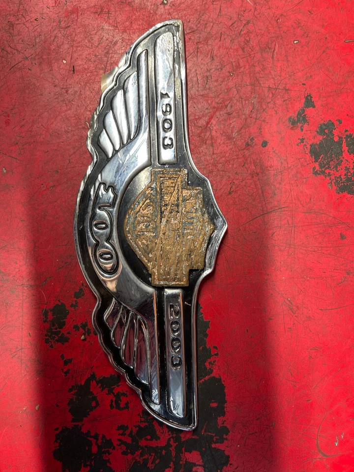 Harley Softail Dyna 2003 tanque de gasolina emblema insignia Fat Boy FLSTF Road King Sportster Foto 3 de 4