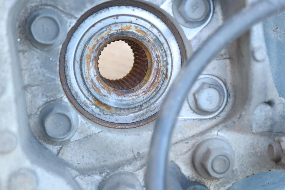 Infiniti FX35 FX37 2009-2013 tracción trasera husillo derecho conjunto buje nudillo OEM Foto 3 de 4