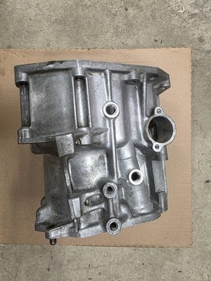 Subaru 5MT transfer case housing used excellent condition