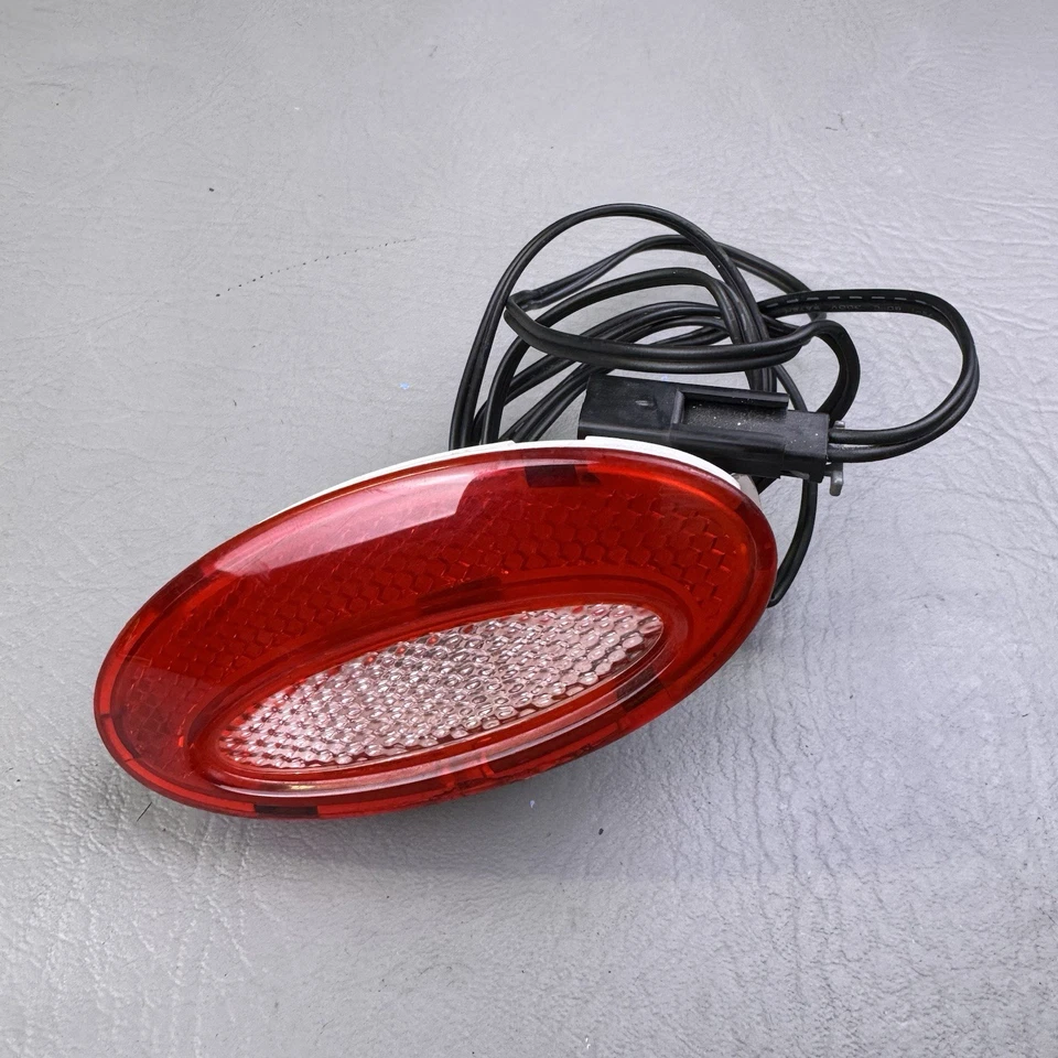 07-14 Cadillac Escalade Left Front Driver Door Panel Courtesy Light Lamp OEM - Image 3 of 4