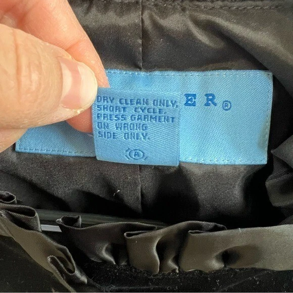 Doncaster Sport Black Velvet & Satin Trim Button Front Blazer Jacket Size 8 - Image 4 of 4