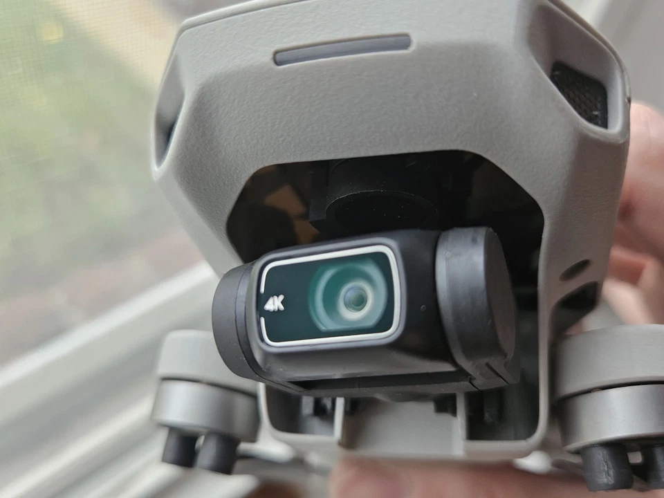 Drone DJI Mavic Mini 2 4K Gris - Paquete Foto 2 de 4