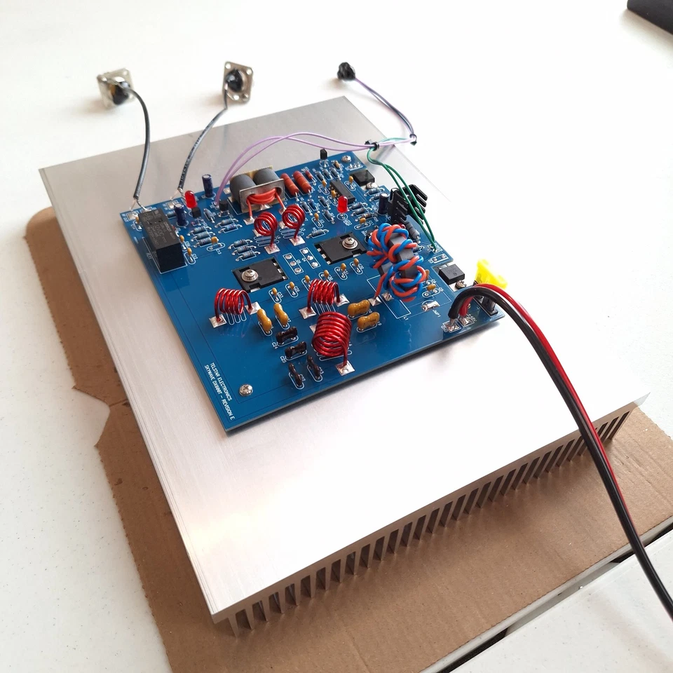 Telstar Electronics SkyWave DX600T RF Amplificador Lineal Palet G3D Foto 2 de 3