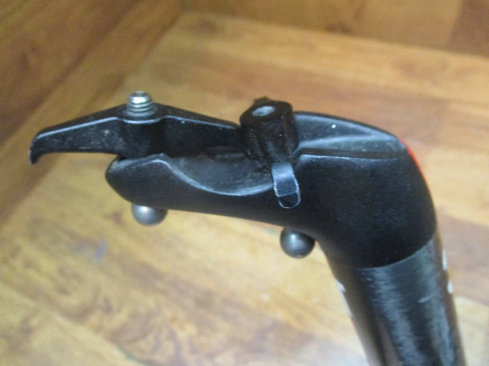 3T DORICO TEAM 31,6 x 280 TIJA DE SILLÍN/PILAR CARBONO CON TAPA - REPUESTOS Foto 2 de 4