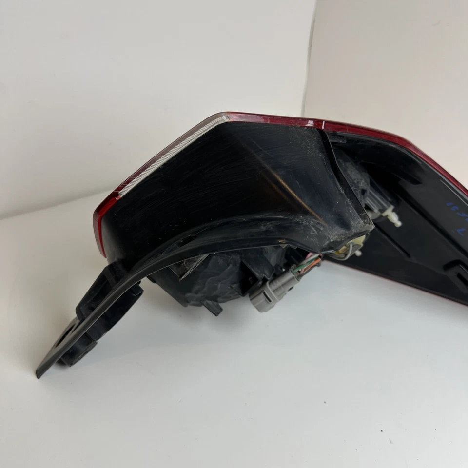 Luz trasera del lado izquierdo del conductor Subaru Impreza 2015 84201-FJ070 OEM Foto 4 de 4