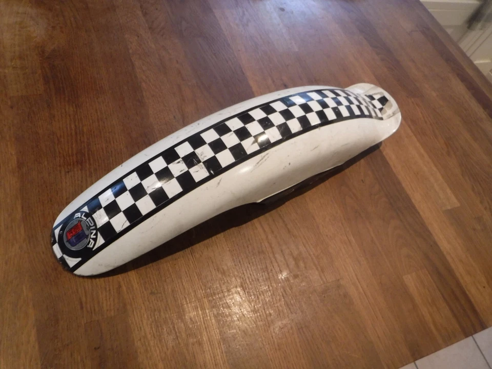 GUARDABARROS DELANTERO HONDA YAMAHA KAWASAKI SUZUKI ESTILO CAFÉ RACER BLANCO Foto 3 de 4