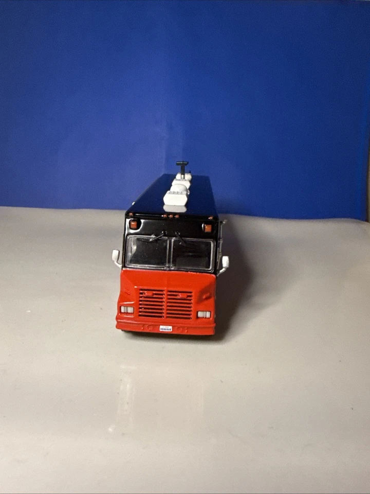 Amercom Loose 1:64 Chicago Fire Department Command Center - Image 2 of 4