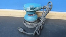 Makita BO5010 corded orbital sander