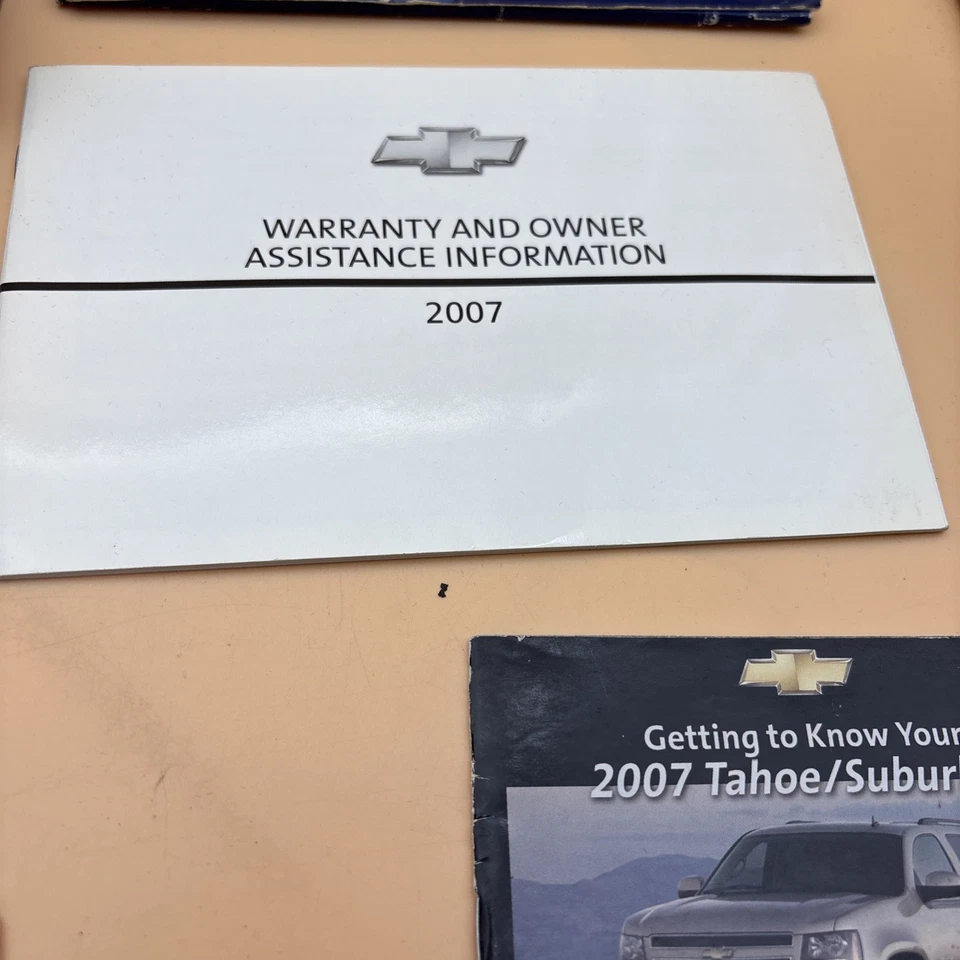 2007 Chevrolet Tahoe suburbano proprietário manual garantia com estojo - Imagem 4 de 4