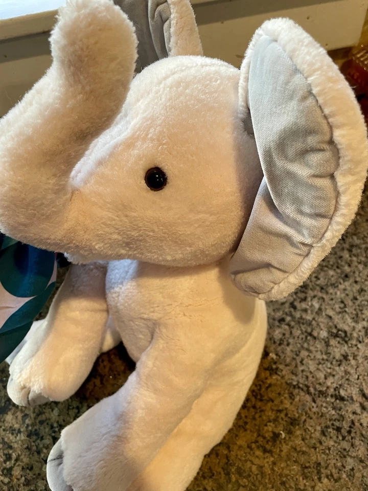Elefante de peluche de granero de cerámica Monique Lhuillier Foto 2 de 4
