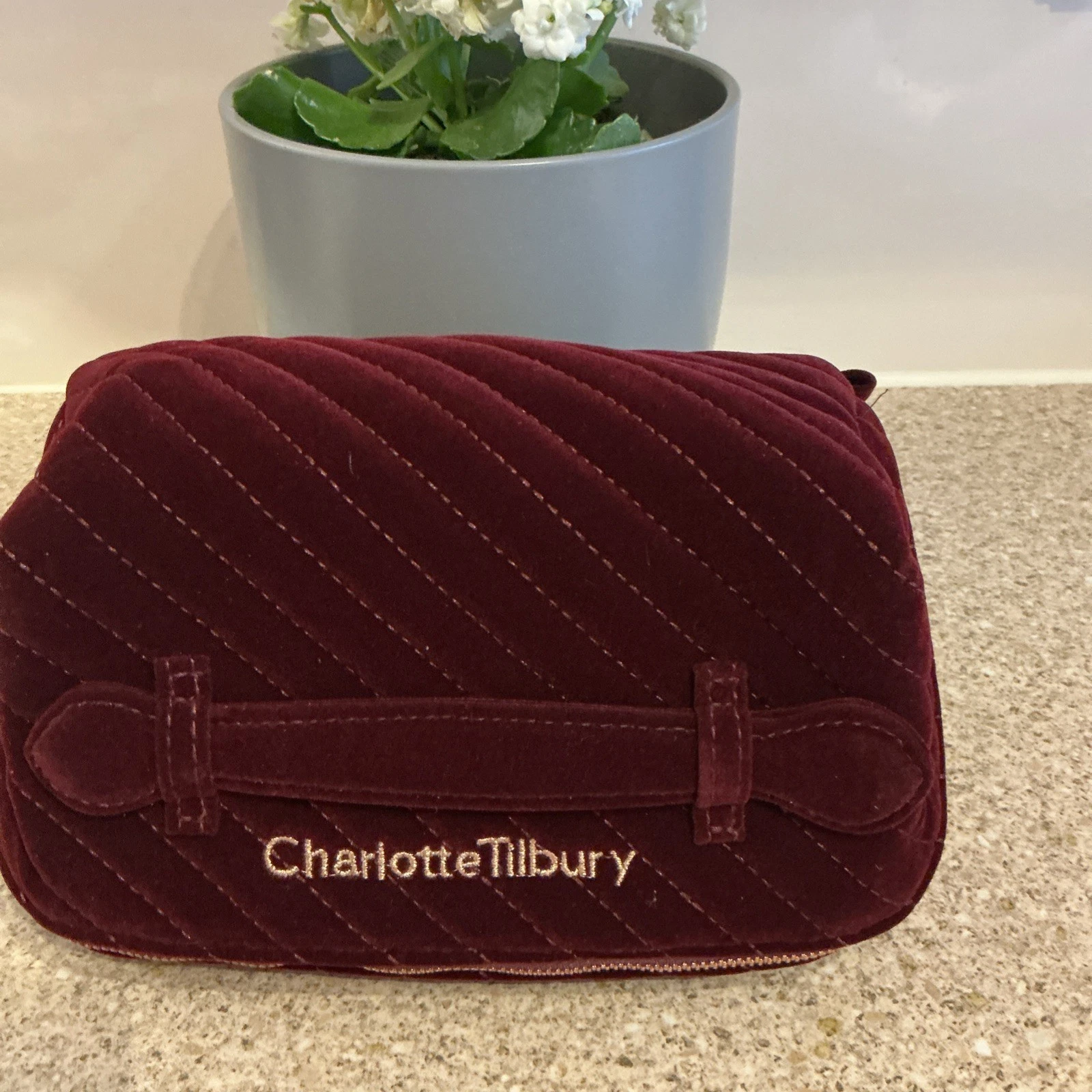 Charlotte Tilbury Makeup Bag of Dreams Large Makeup Organizer New
Opens in a new window or tab