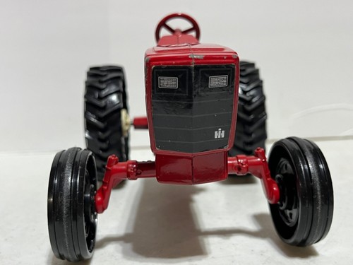 IH 3088 Tractor w IH Flarebox Wagon w Working Tailgate 1/16 Scale by Ertl - Picture 9 of 18