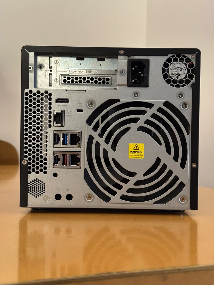 NAS QNAP TVS-472XT 16TB 10Gb/s RAID Thunderbolt - Immagine 3 di 4