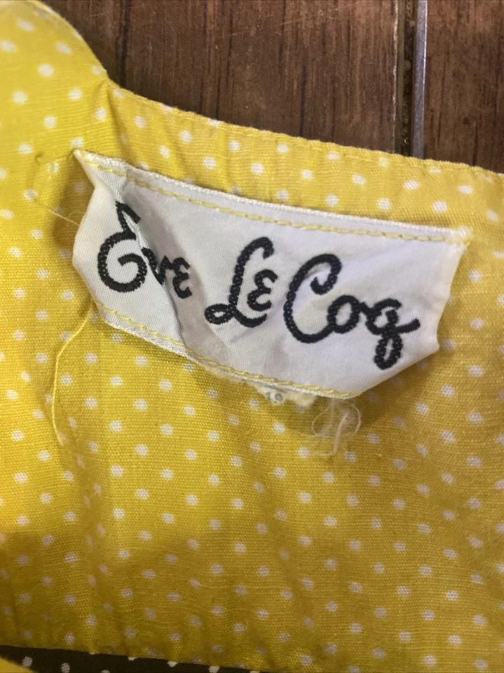 Vestido maxi vintage feminino década de 1970 império cintura sem mangas amarelo bolinhas R2 - Imagem 3 de 4