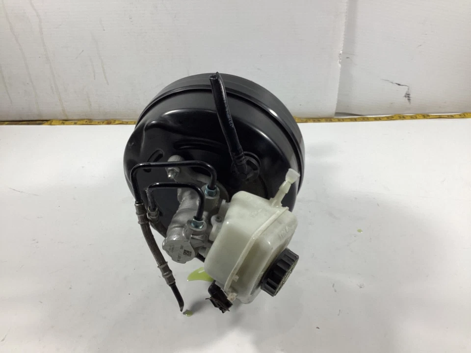 BMW 328i 320I F30 2013-2016 refuerzo de freno y cilindro maestro y depósito OEM. Foto 2 de 4