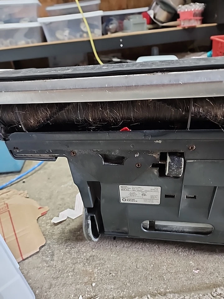 NILFISK ADVANCE SPECTRUM 15D DOBLE MOTOR FILTRACIÓN HEPA ASPIRADORA COMERCIAL Foto 4 de 4