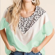 BiBi Boutique NWT mint blue/Teal leopard V-neck top animal print sz L