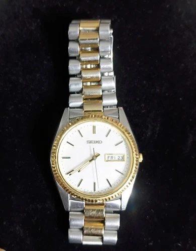 Rare Seiko Quartz 7N43-8110 Day Date Silver Dial Two Tone Vintage Watch Men