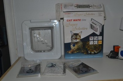 Cat Mate Elite I.D Disc Cat Flap with Timer Control Works