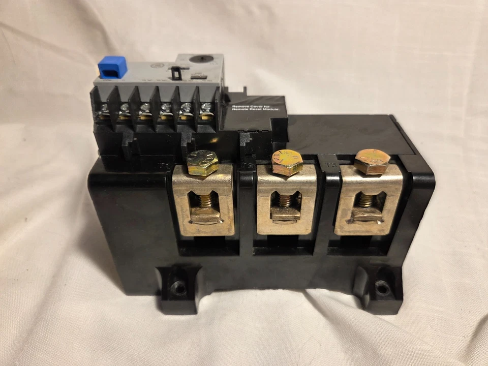 Relé de sobrecarga General Electric CR324FXLS Nema tamaño 3/4 35-70 amperios CF300 Foto 2 de 4