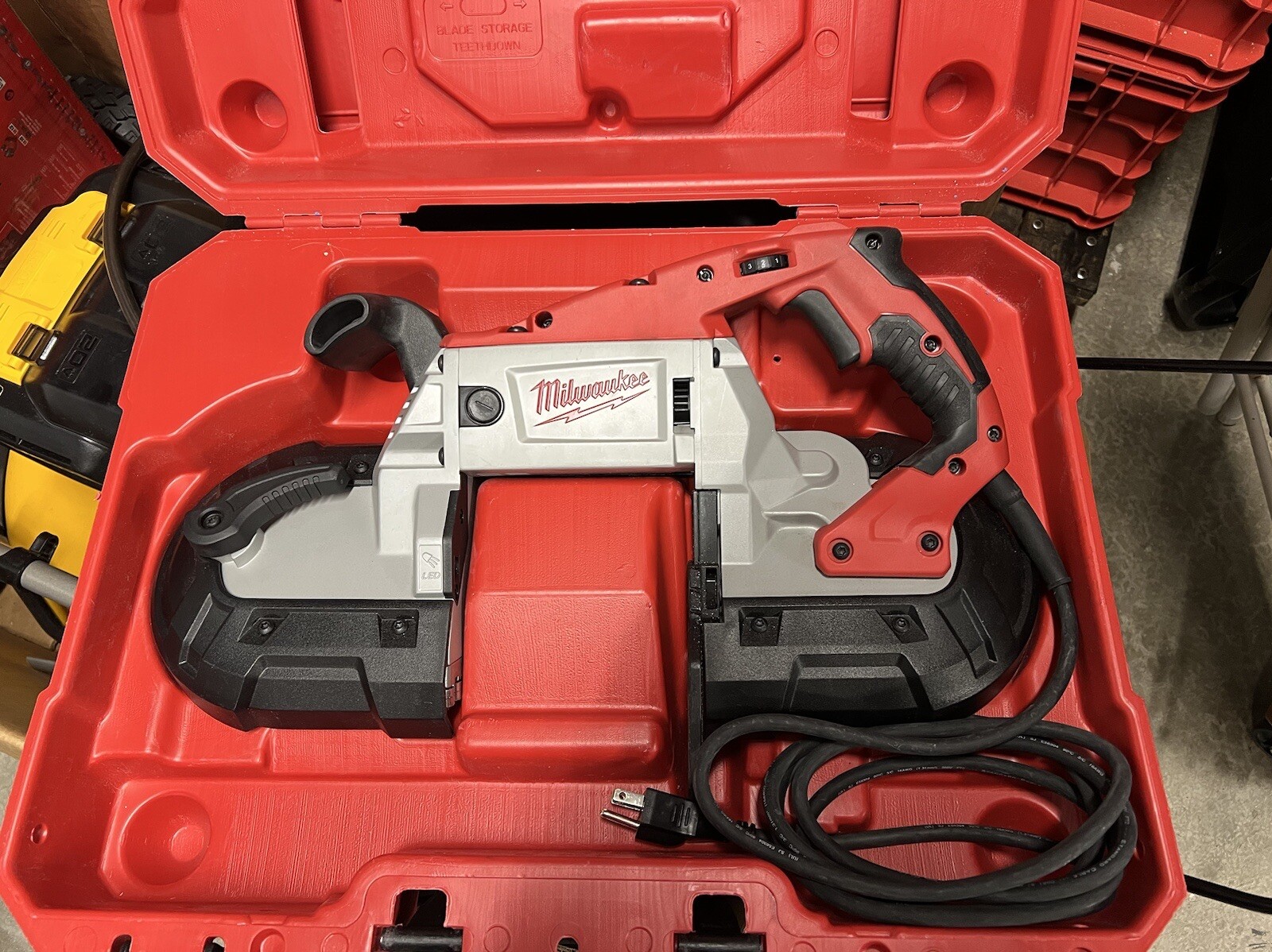 Milwaukee 6232-20 Corded Bandsaw W/Case