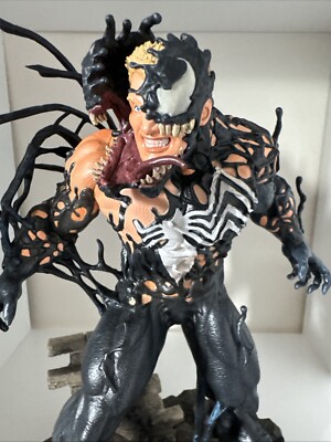 Diamond Select MARVEL VENOM Statue 9