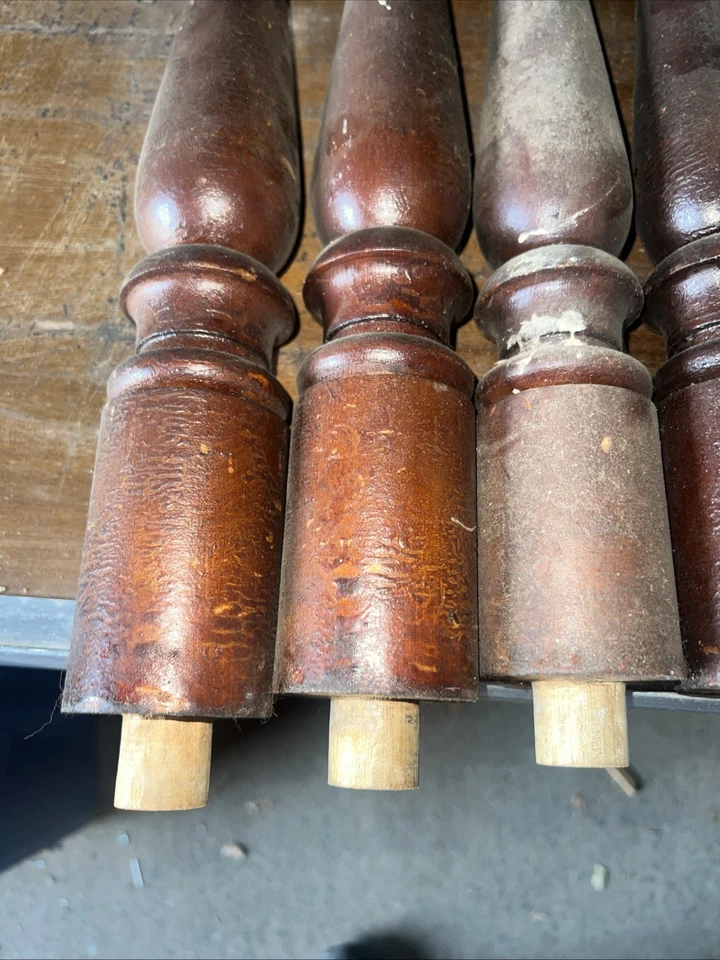 "Lote de 8 balaustres de husillo escalera torneada pino c1890 barniz antiguo 26, 30 y 31""" Foto 2 de 4