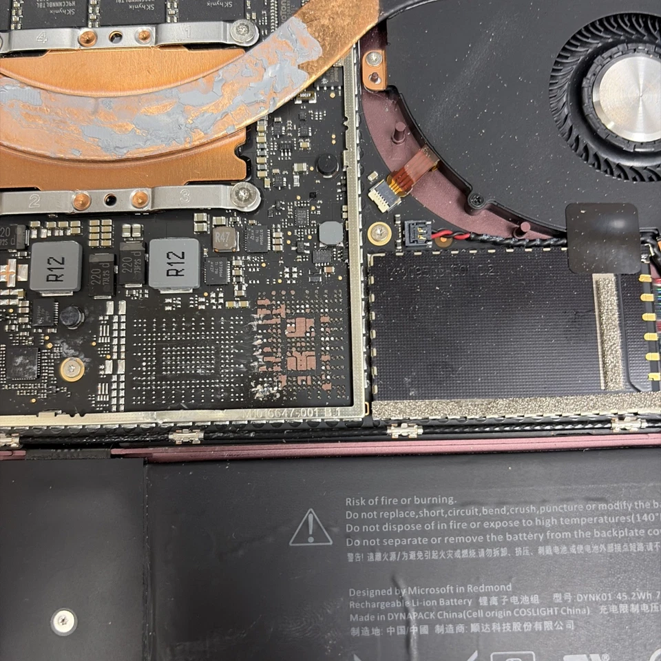 Portátil Microsoft Surface 13,5", Borgoña, no funciona solo piezas Foto 3 de 4