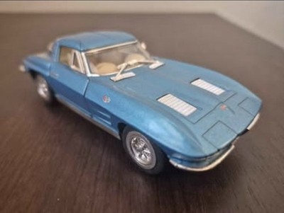 1963 Chevrolet Corvette Diecast Stingray Silver Blue 1:32 Scale Working Parts