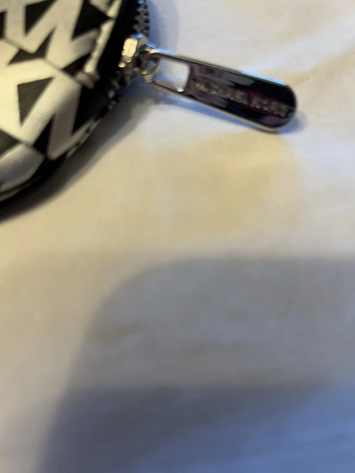 Espejo compacto Michael Kors MK firma en estuche con cremallera Foto 4 de 4