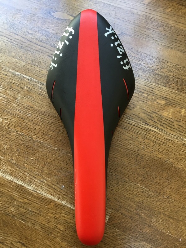 Fizik Arione R3 Saddle Carbon Rails Red Black