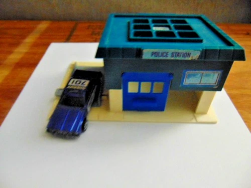 1988 Vintage Hot Wheels Pop-N-Play Police Playset-USED