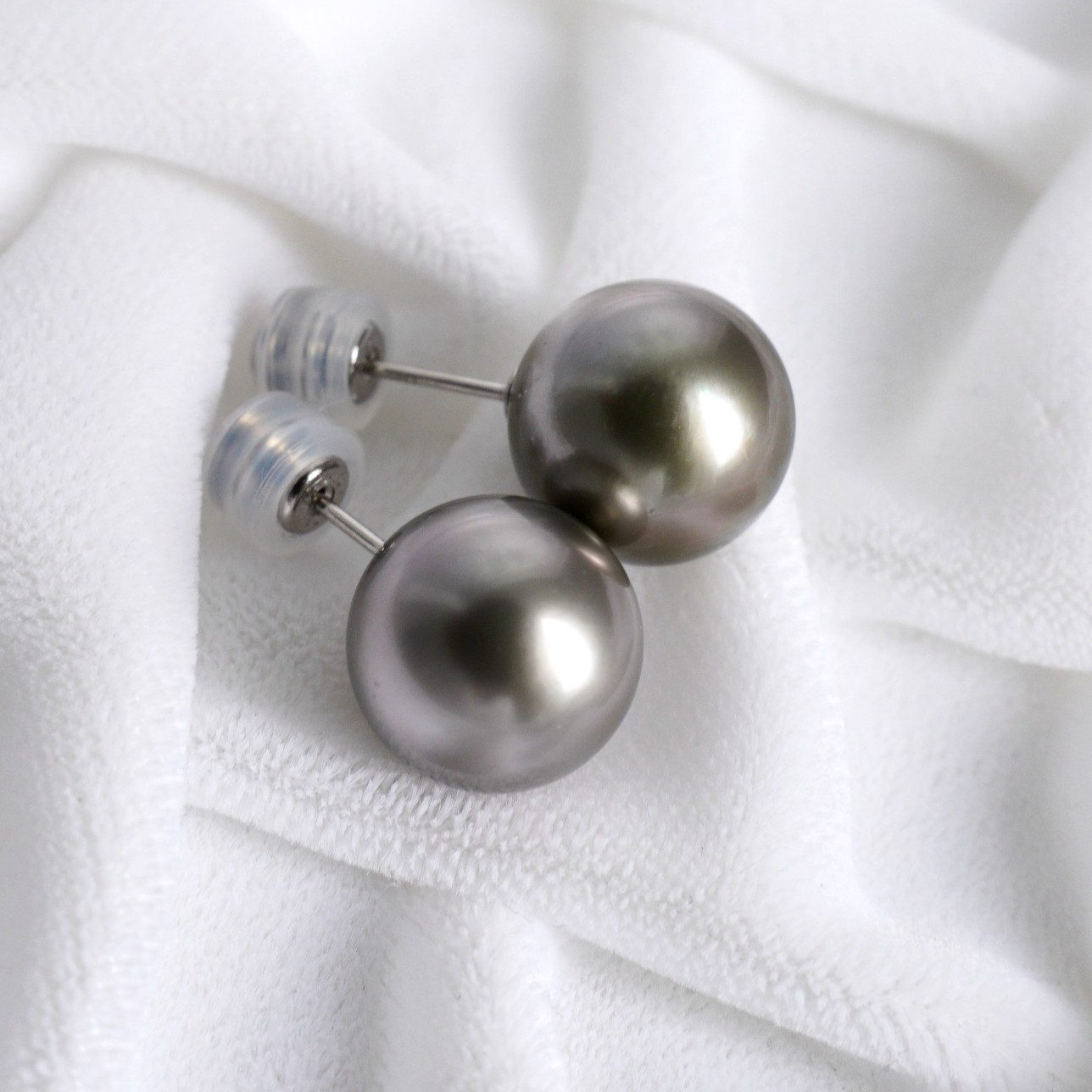 Big 11.3-11.5MM Round Gray Tahitian Cultured Pearl Stud Earrings Platinum 900