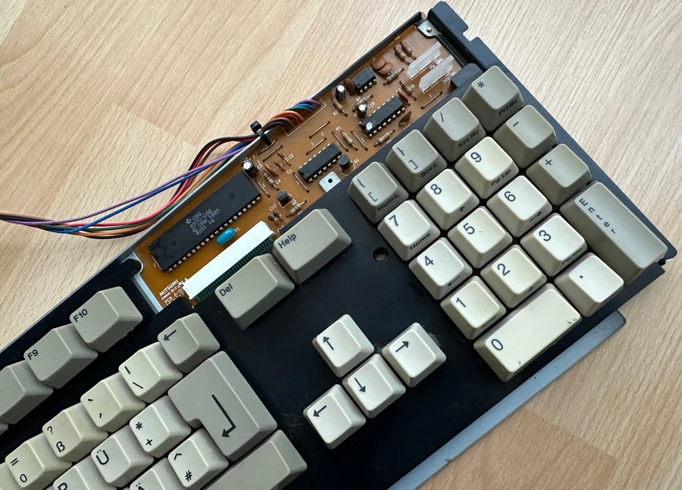MITSUMI Tastatur für/for AMIGA 500/A500+ LED:GRÜN/GELB, funktioniert..  #42 25 - Bild 4 von 4