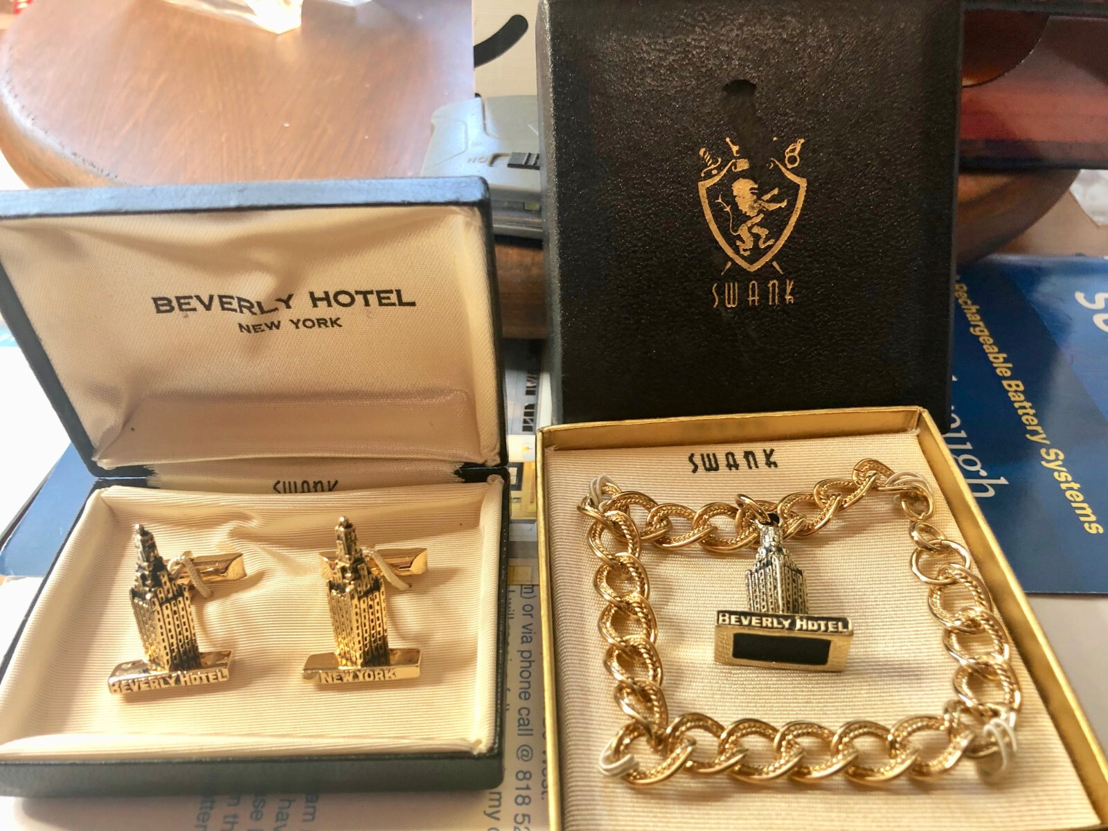 NEW YORK CITY MEMORABILIA JEWELRY BY SWANK 1970's NEW IN